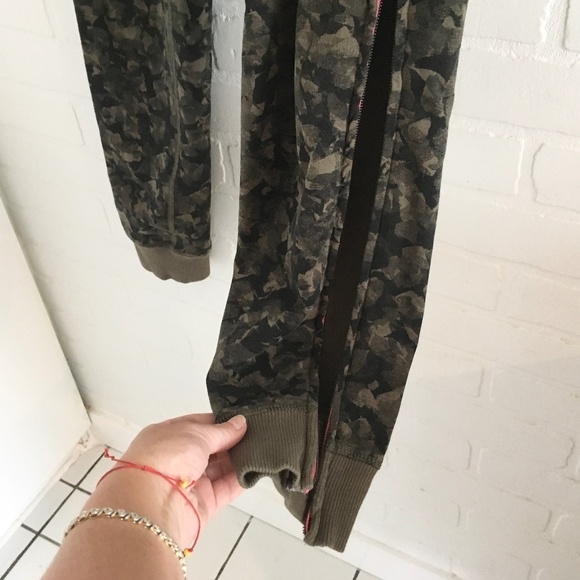 Lululemon Women Track pants Army Green Camo print Y2K Full Zip leg Pockets 6 - Picture 9 of 16